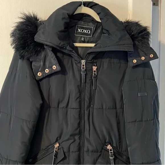 XOXO Women's Black Puffer Coat with Faux Fur Hood - Picture 4 of 8
